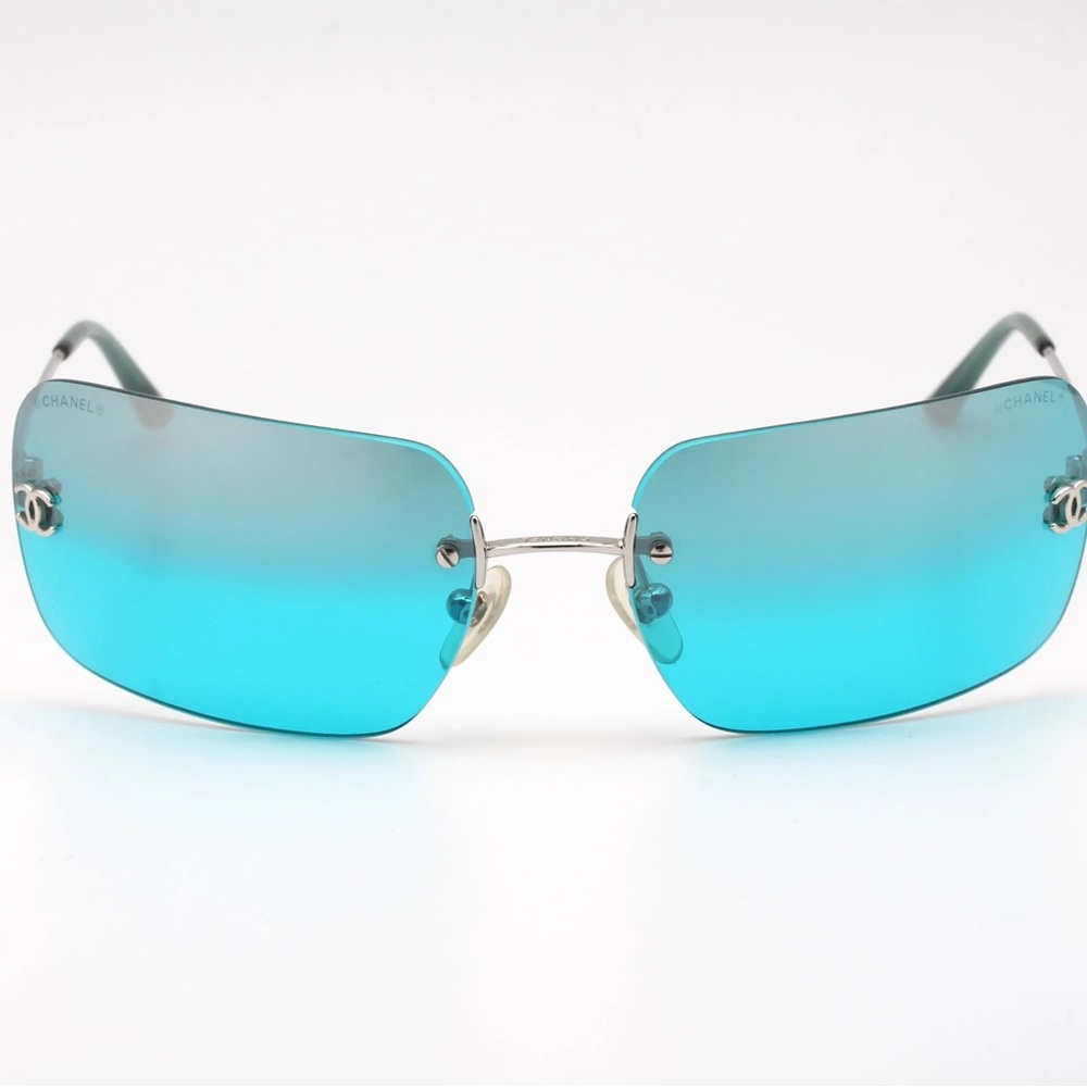 CHANEL Blue Gradient Sunglasses